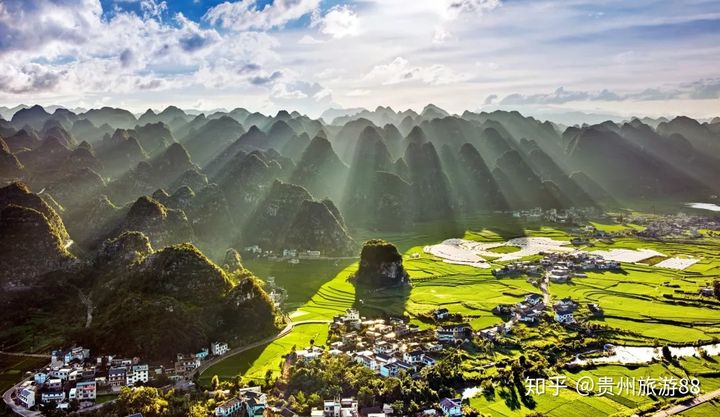 自驾攻略丨贵州自驾8日游攻略，轻松玩转织金洞、黄果树、小七孔、西江、梵净山等8个大景点！