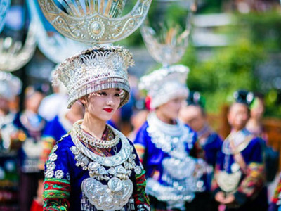 贵州臻品优选3日定制游（专注定制·荟萃贵州之优选·双管家VIP服务·臻品民宿私享资源+黄果树瀑布/荔波小七孔/西江千户苗寨/镇远古城/梵净山/您的所想与未及·用我们的专业帮您实现+高山飞瀑·苗腔侗歌·让您寻觉不染尘埃的自然与人文之美）